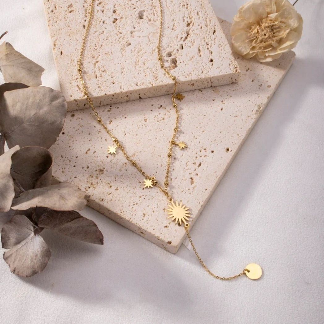 Collier Lana avec des étoiles et un soleil