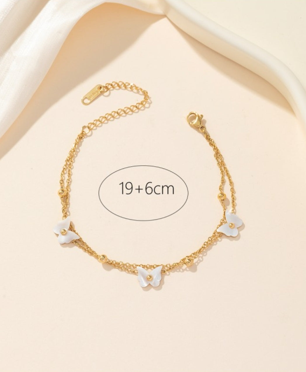 Bracelet ajustable doré avec des papillons en acier inoxydable